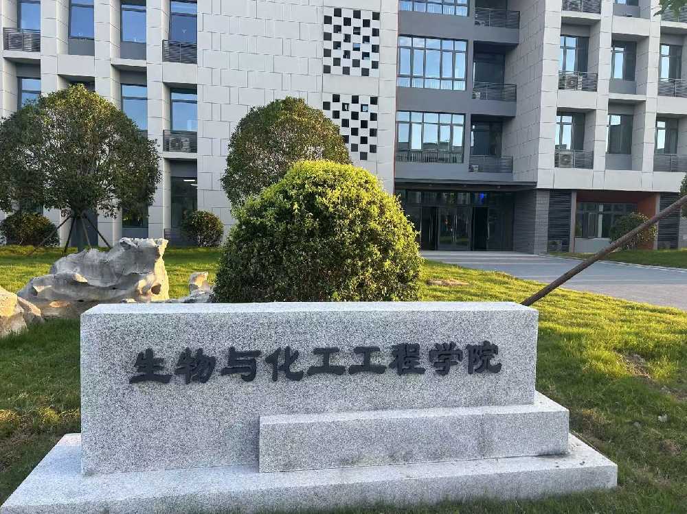 成都市扬州职业大学体育场高杆灯项目